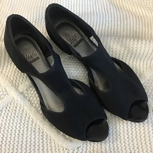 Impo Stretch Shoes NWOT